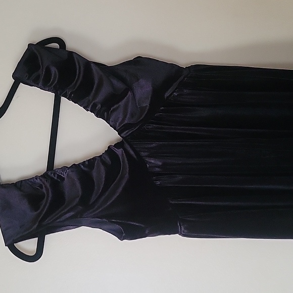 Elegant Black  Dress - Picture 3 of 5